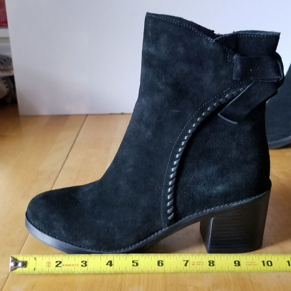 New UGG SUEDE Booties Boots - Picture 15 of 15